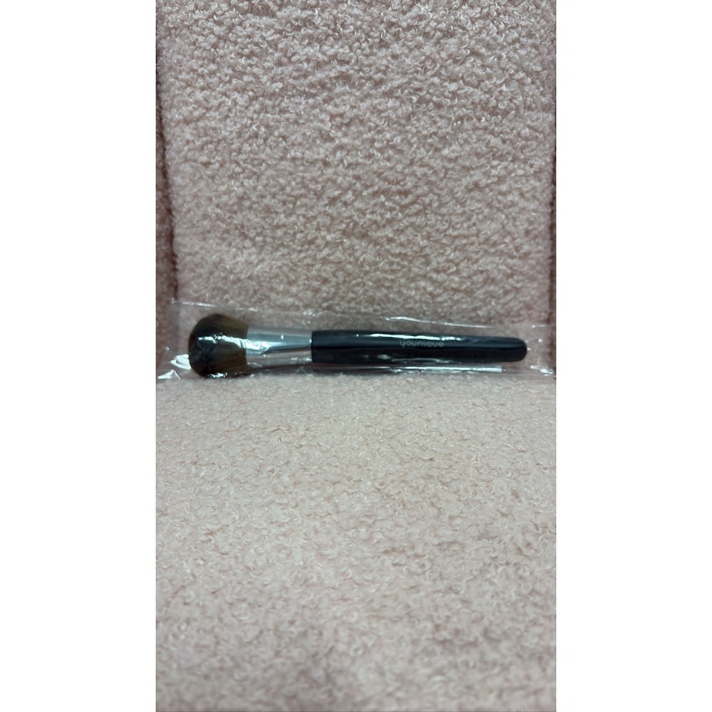 Younique Tapered Blusher‎ Brush for Blush and Contour